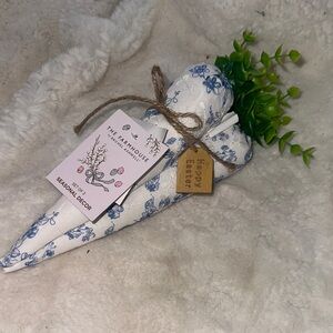 The Farmhouse by Rachel Ashwell set of 3 Easter floral carrot decor